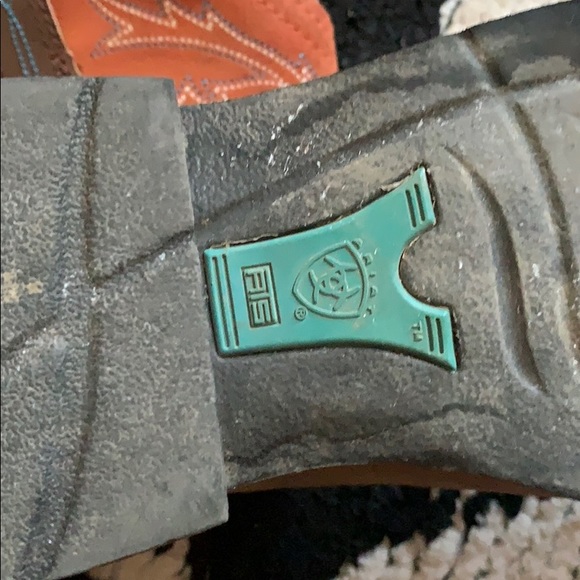 Orange detailed Ariat boots - Picture 3 of 4